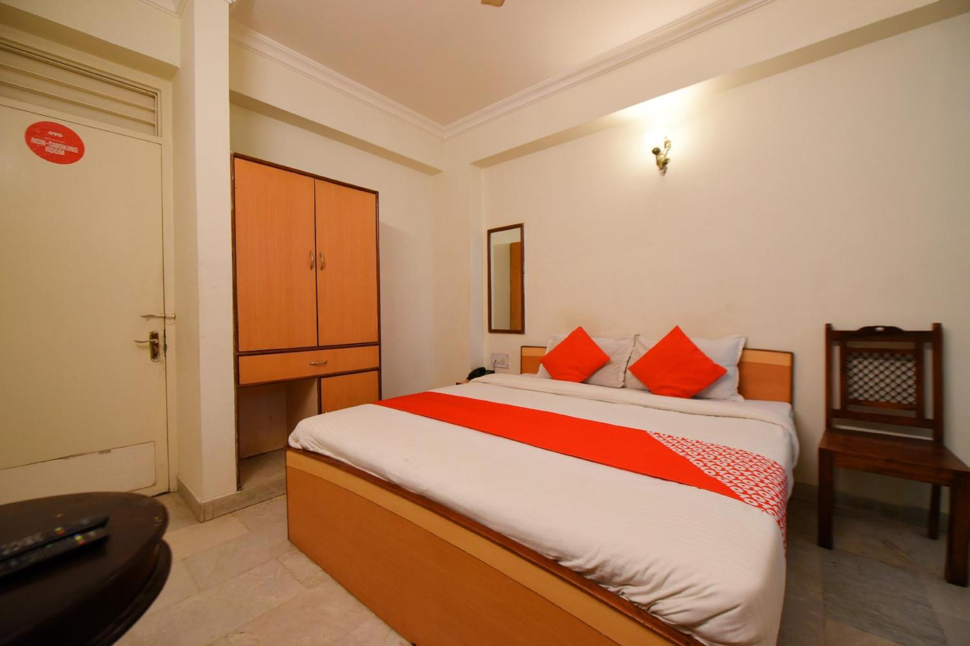 Hotel Oyo C M Regency Divisione di Divisione di Jaipur Esterno foto